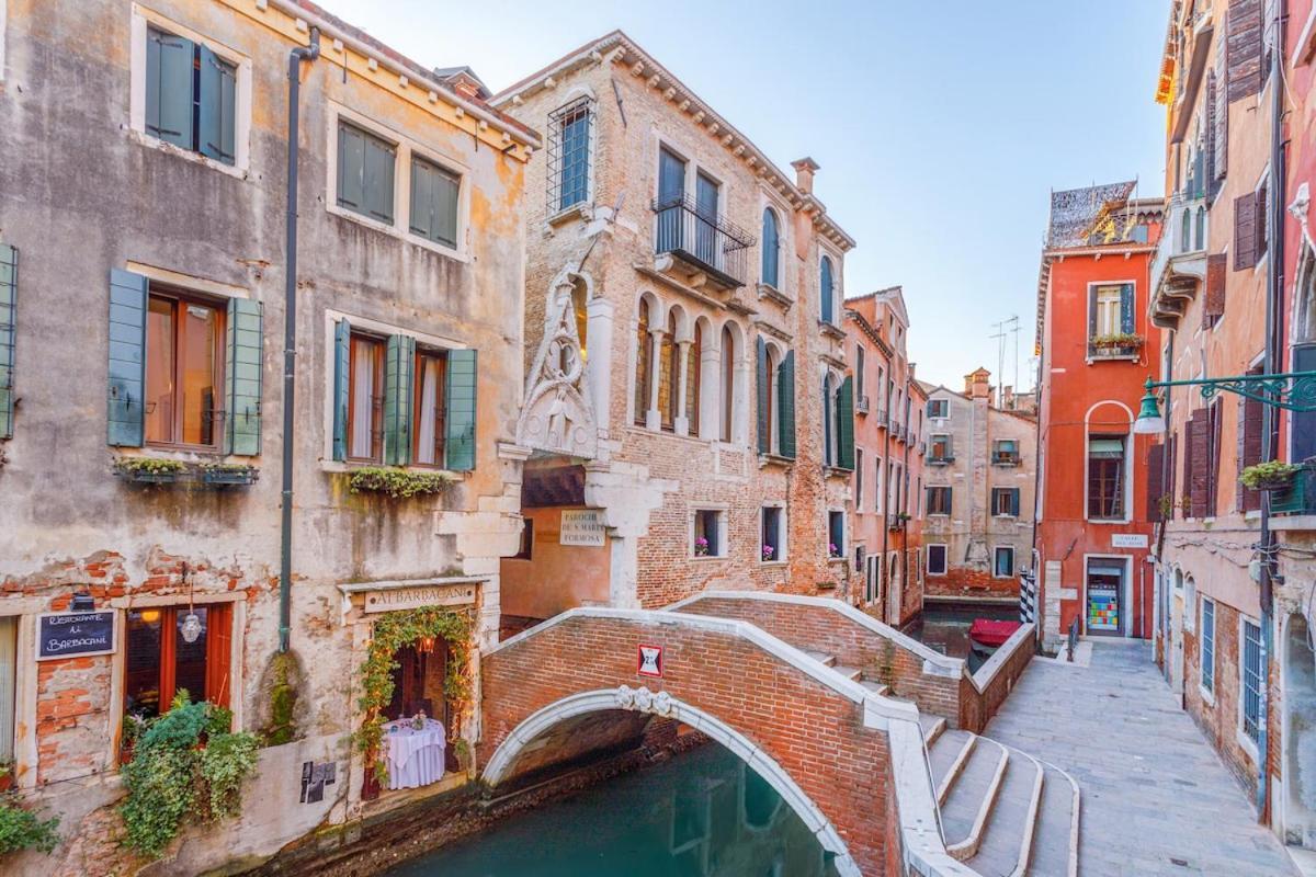 Canal View San Marco Rialto - Dogaressa Palace 1872 * Venecia